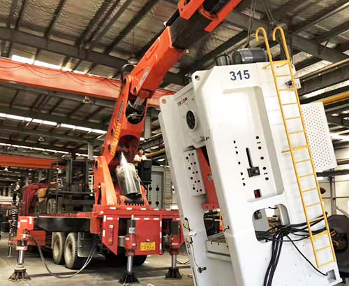 启东附近随车吊出租，轻松解决运输难题